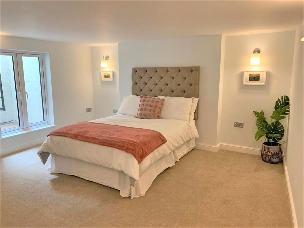 Bed 1.jpg