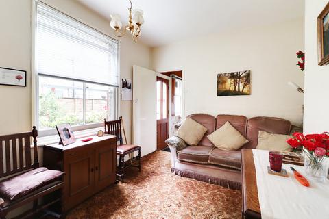 2 bedroom ground floor maisonette for sale - Trinity Road, Bowes Park, London, N22