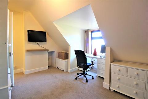 16 Thanet Gardens, Folkestone, CT19 6DF