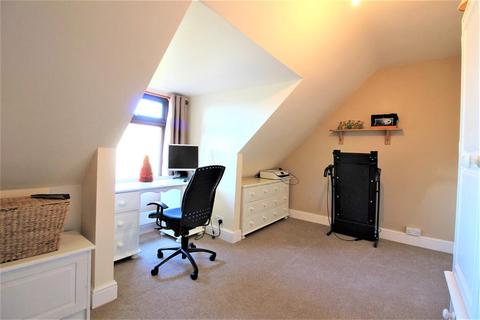 16 Thanet Gardens, Folkestone, CT19 6DF