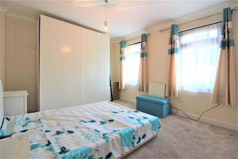 16 Thanet Gardens, Folkestone, CT19 6DF