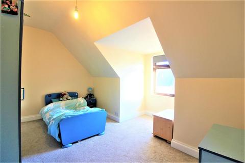 16 Thanet Gardens, Folkestone, CT19 6DF