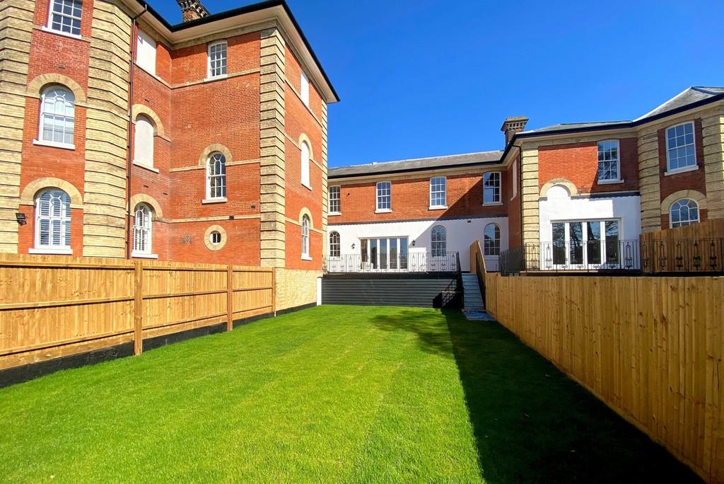Belgrove Place, Ribbans Park Road, Ipswich, IP3 8XH 4 bed townhouse £