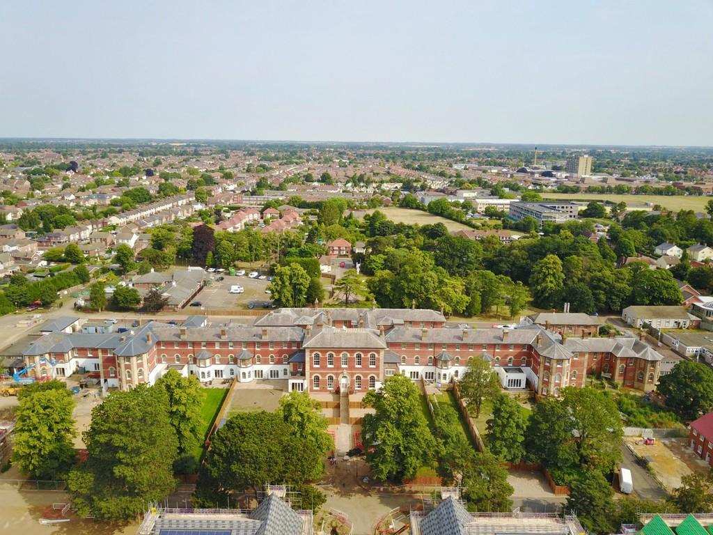 Belgrove Place, Ribbans Park Road, Ipswich, IP3 8XH 4 bed townhouse £