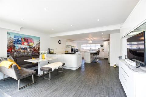 6 Ascot Close, Chatham, ME5 8PT