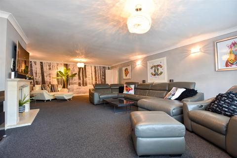 6 Ascot Close, Chatham, ME5 8PT