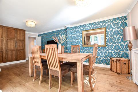 6 Ascot Close, Chatham, ME5 8PT