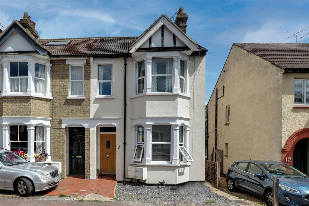 Cranleigh Drive, LeighOnSea 1 bed flat £220,000