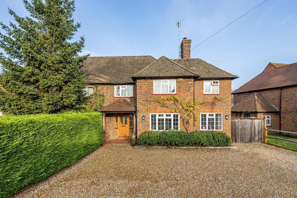 Springfield, Elstead, Godalming, GU8 4 bed semidetached house £725,000