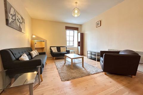 2 bedroom flat to rent, Bell Street, Merchant City, Glasgow, G4
