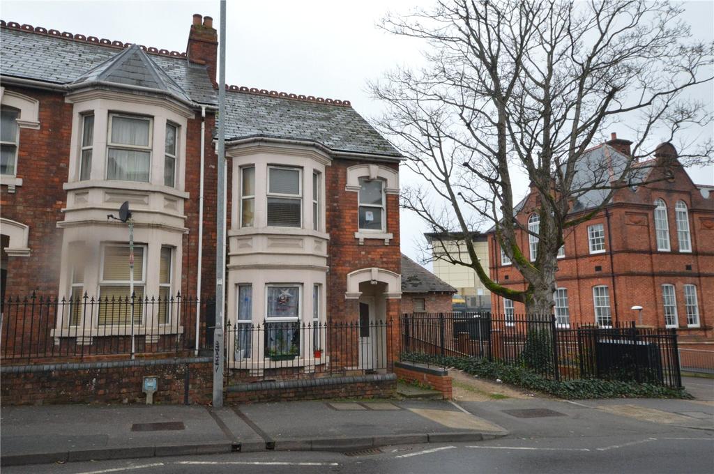 Victoria Road, Swindon, SN1 2 bed apartment £200,000
