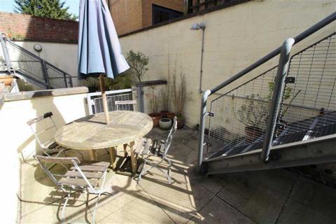 2 bedroom flat to rent, Connaught Road, Hove