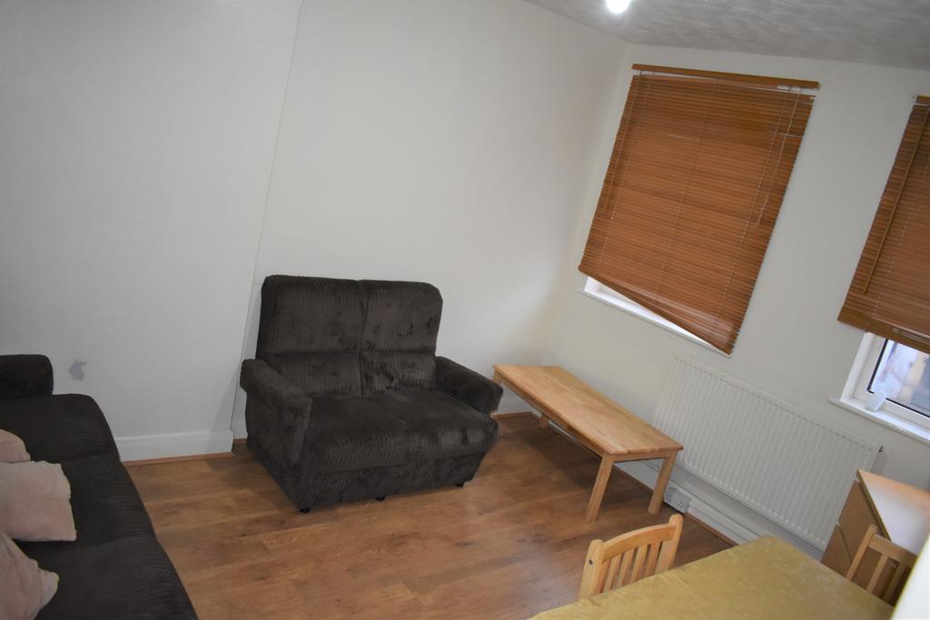 2 bedroom flat Acton