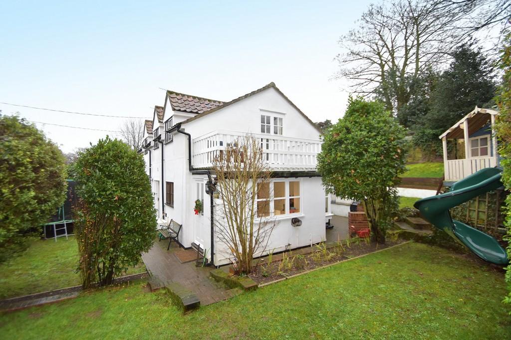 Pin Mill Road, Chelmondiston, Ipswich... 3 bed semidetached house £