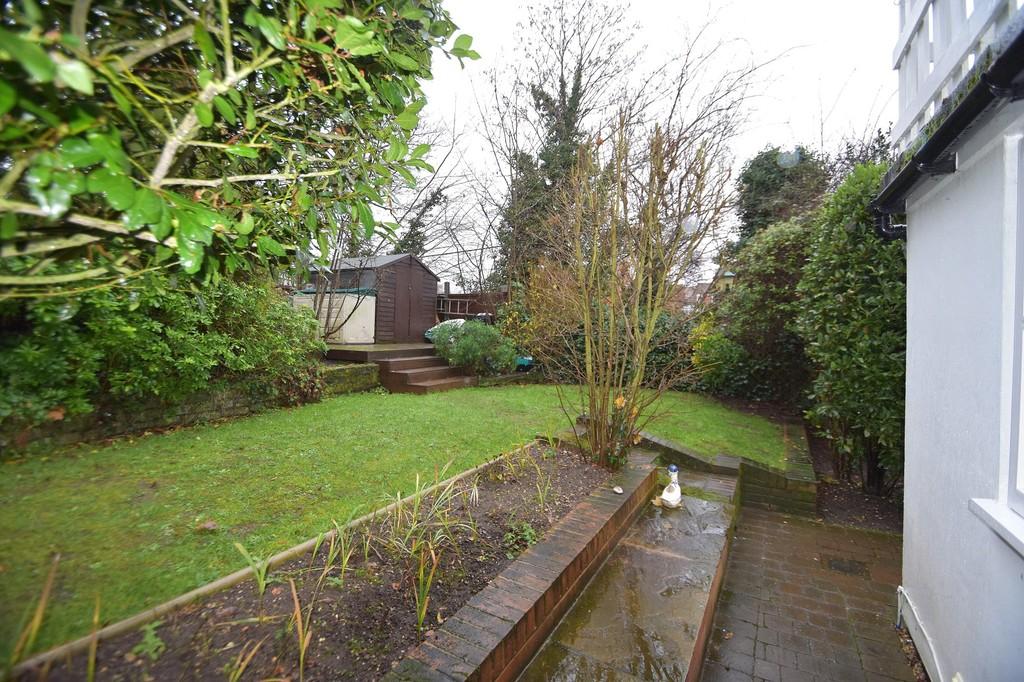 Pin Mill Road, Chelmondiston, Ipswich... 3 bed semidetached house £