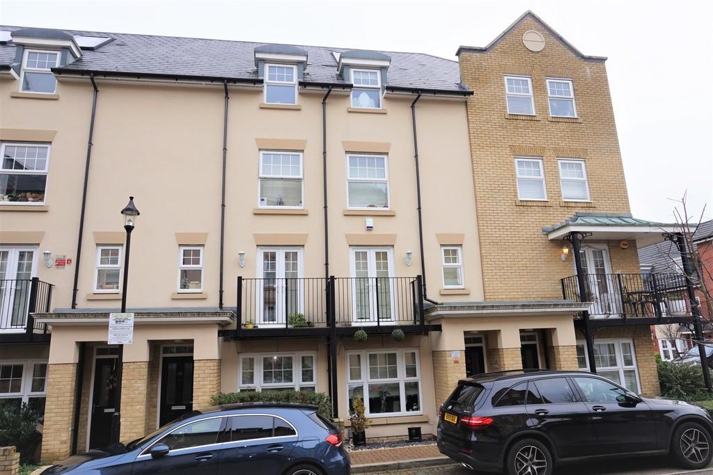 Renwick Drive, Bromley 4 bed townhouse £550,000