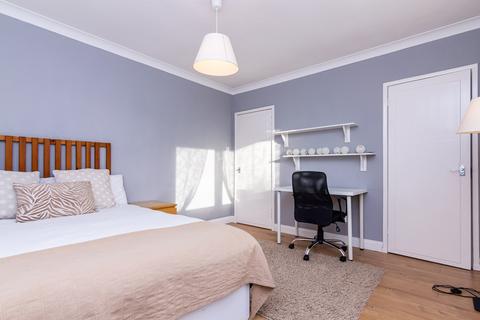 3 Glen Place, Penicuik, EH26 0AL