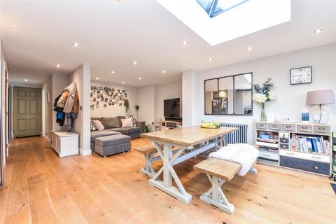 6 Daltons Place, Arundel, BN18 9JU
