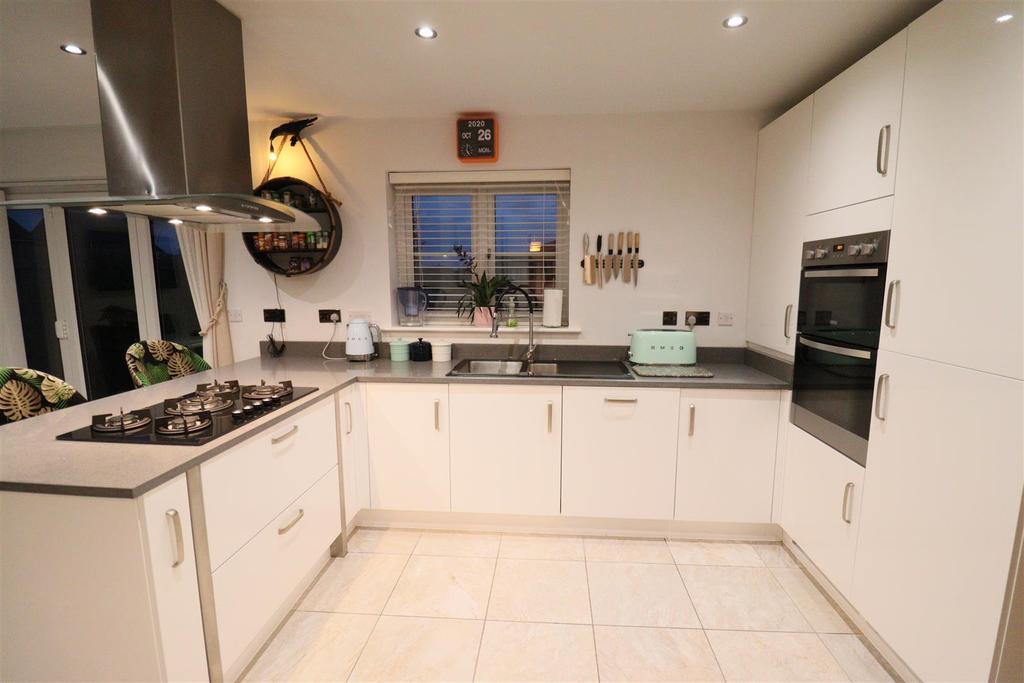Holly Drive, Hessle 4 bed detached house £349,950