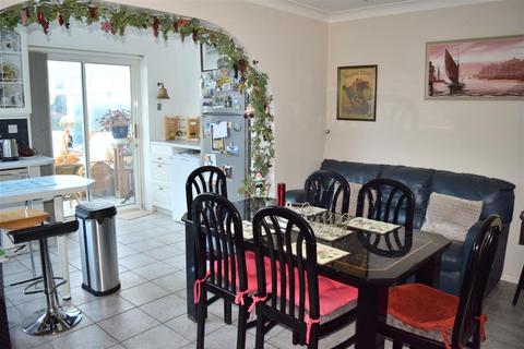 66 Cherry Tree, Bridport, DT6 5HQ