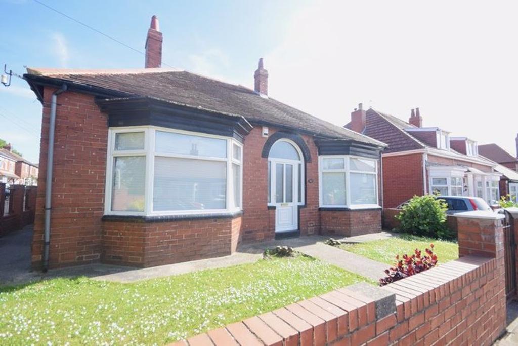 St Peters Avenue, South Shields 3 bed bungalow £800 pcm (£185 pw)