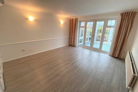 2 bedroom end of terrace house to rent, Athlone Close, Radlett