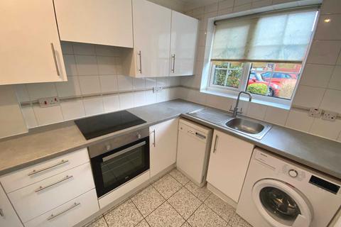 2 bedroom end of terrace house to rent, Athlone Close, Radlett