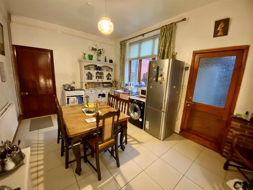 Bull Pitch, Dursley, GL11 4NG 7 bed terraced house £349,950