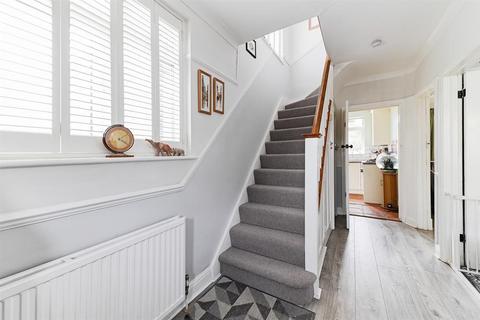 17 Inverness Road, Worcester Park, KT4 8PT