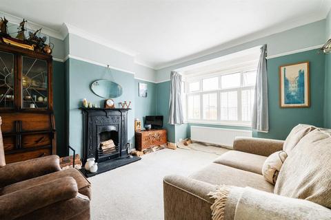 17 Inverness Road, Worcester Park, KT4 8PT