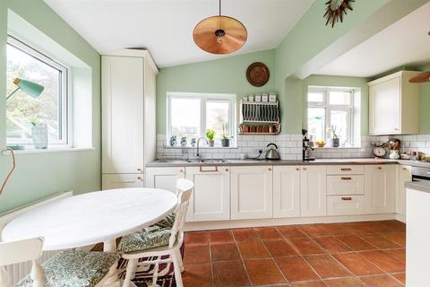 17 Inverness Road, Worcester Park, KT4 8PT