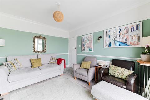 17 Inverness Road, Worcester Park, KT4 8PT