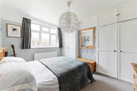 17 Inverness Road, Worcester Park, KT4 8PT