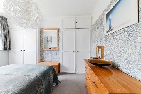 17 Inverness Road, Worcester Park, KT4 8PT