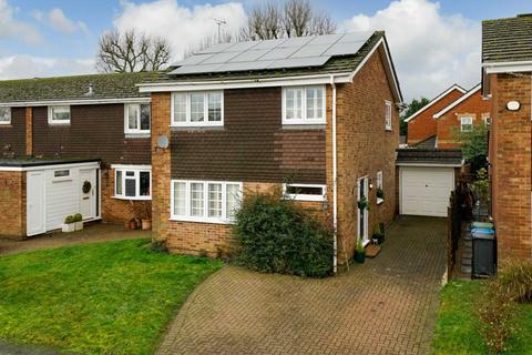 10 Fieldway, Bovingdon, Hemel Hempstead, HP3 0EY