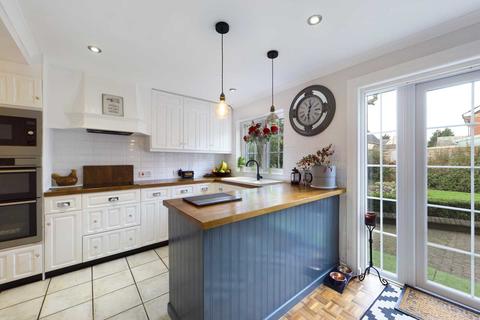 10 Fieldway, Bovingdon, Hemel Hempstead, HP3 0EY