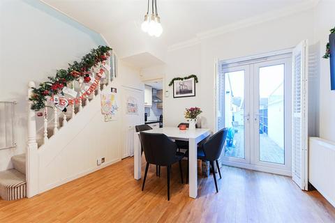 4 Kings Road, Sutton, SM2 6DG