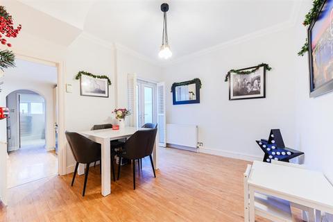 4 Kings Road, Sutton, SM2 6DG