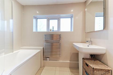4 Kings Road, Sutton, SM2 6DG