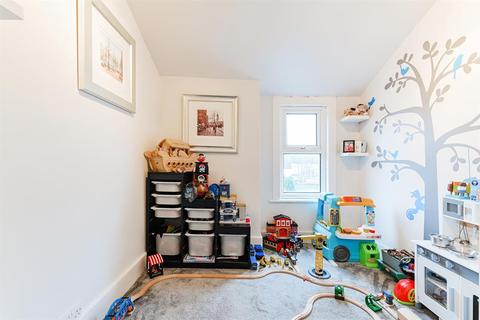 4 Kings Road, Sutton, SM2 6DG