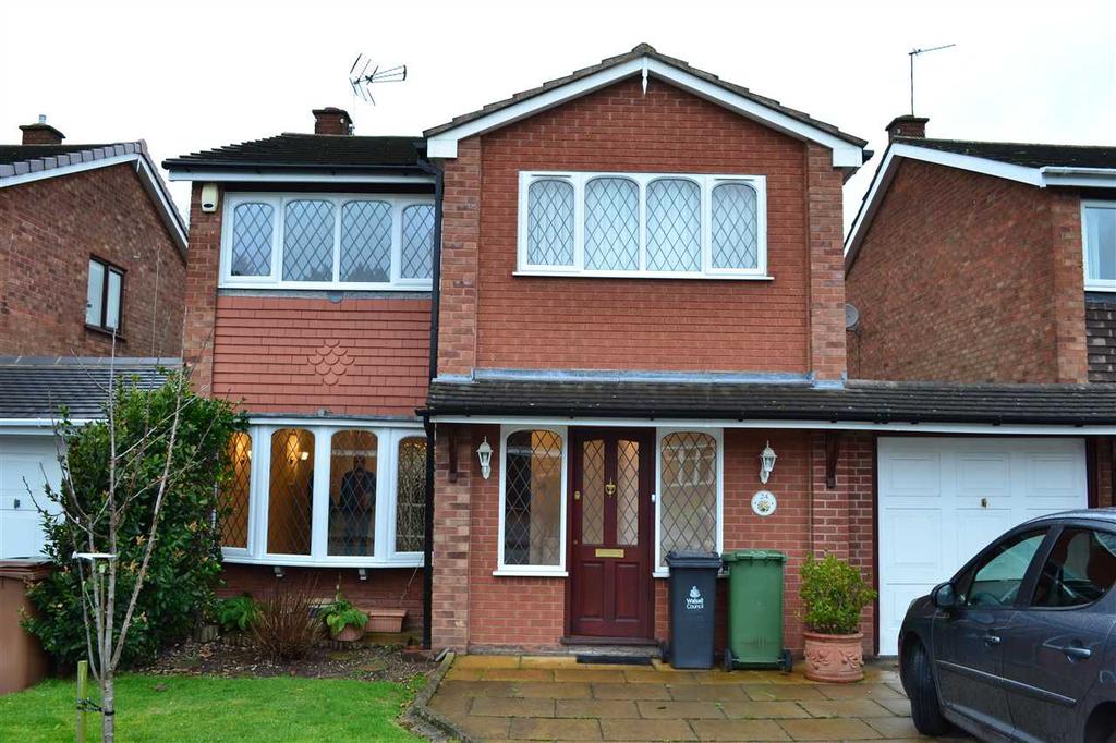 Ravensdale Gardens, Walsall 4 bed detached house £1,300 pcm (£300 pw)