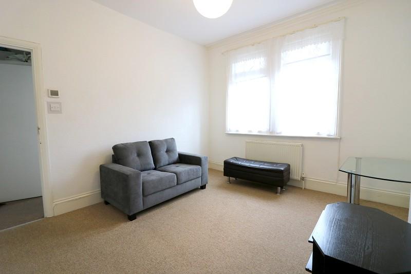 Coldershaw Road, West Ealing, London.... 2 bed flat £1,250 pcm (£288 pw)