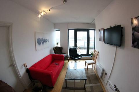 1 bedroom in a flat share to rent, Wapping Lane, London E1W