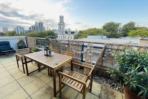 1 bedroom in a flat share to rent, Wapping Lane, London E1W