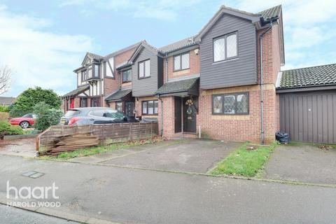 13 Jacobs Avenue, Harold Wood, Romford, RM3 0WR