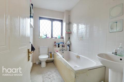 13 Jacobs Avenue, Harold Wood, Romford, RM3 0WR