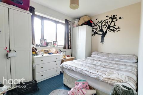 13 Jacobs Avenue, Harold Wood, Romford, RM3 0WR