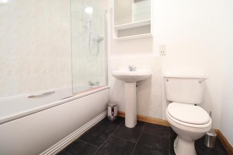 2 bedroom flat to rent, Hilton Heights, First Floor, AB24