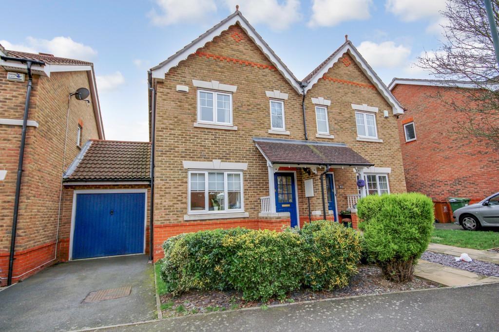 Grove, Braeburn Park, Crayford, Kent 3 bed semidetached house