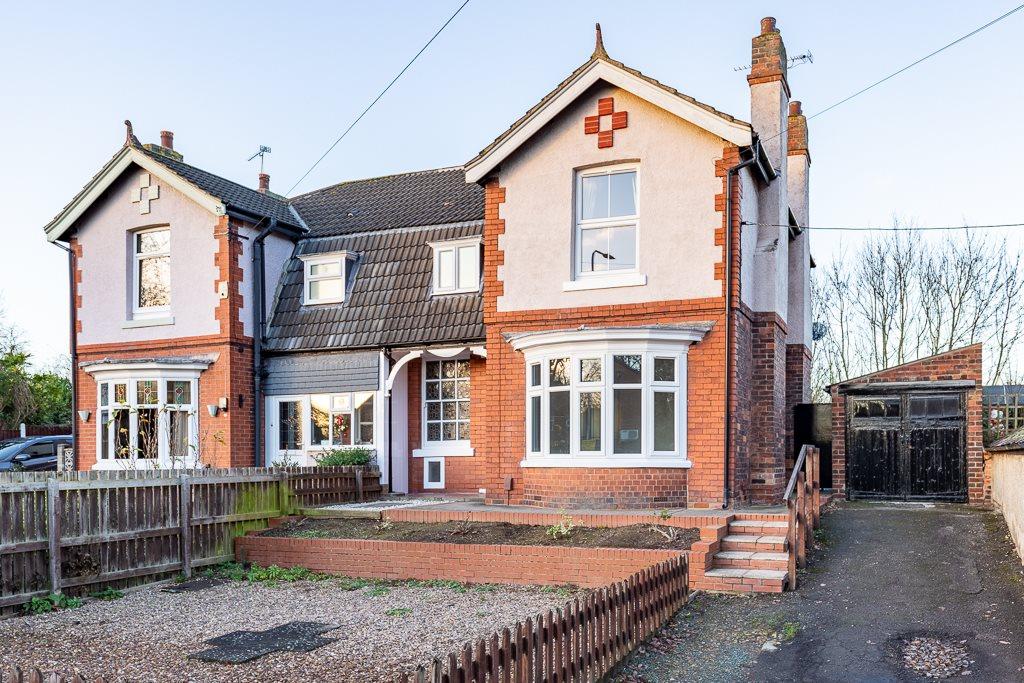 Brumby Wood Lane, Scunthorpe 3 bed semidetached house £675 pcm (£156 pw)